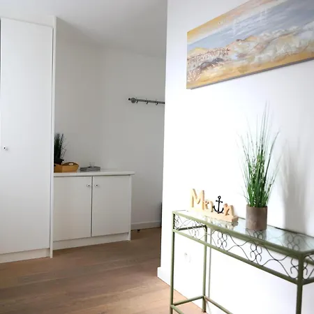 Mit Neuen Und Sehr Hochwertigen In Zentraler Lage In *
