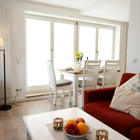 Mit Neuen Und Sehr Hochwertigen In Zentraler Lage In *