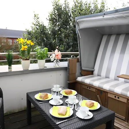 Mit Neuen Und Sehr Hochwertigen In Zentraler Lage In Westerland