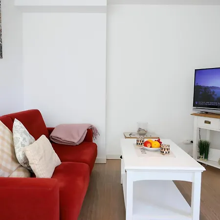 Mit Neuen Und Sehr Hochwertigen In Zentraler Lage In Appartement *