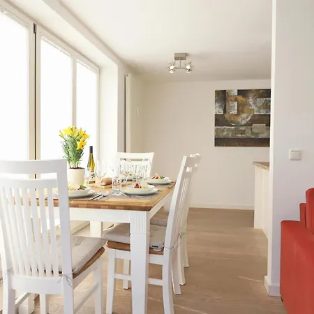 Appartement Mit Neuen Und Sehr Hochwertigen In Zentraler Lage In *