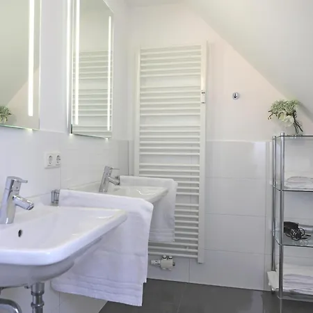 Mit Neuen Und Sehr Hochwertigen In Zentraler Lage In Appartement Westerland